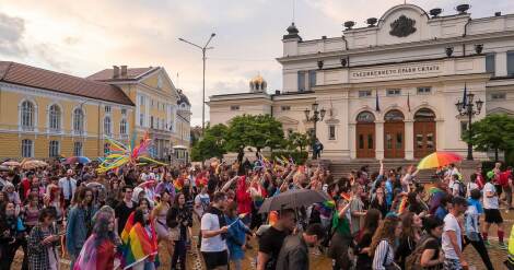 Der CSD in Sofia 2021 vor der Nationalversammlung, dem Einkammernparlament Bulgariens (Bild: Sofia Pride) Bild